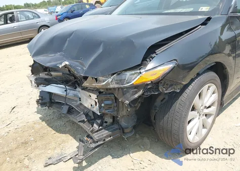 2020 Toyota Camry Le z USA, uszkodzony, nr VIN 4T1C11AK5LU904421